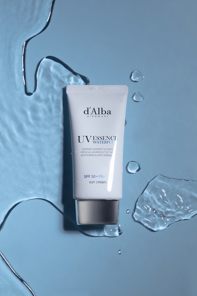 Ультралегкий Солнцезащитный Крем Для Лица Waterfull Essence Sun Cream SPF50+ PA++++ d'Alba фото № 5